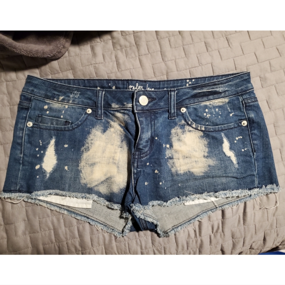 LONDON JEAN Paint Spatter Jean Shorts